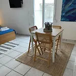 Ble 1br Vacation With Private Terrace 度假居 干尼亞