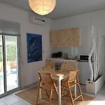 Ble 1br Vacation With Private Terrace 度假居